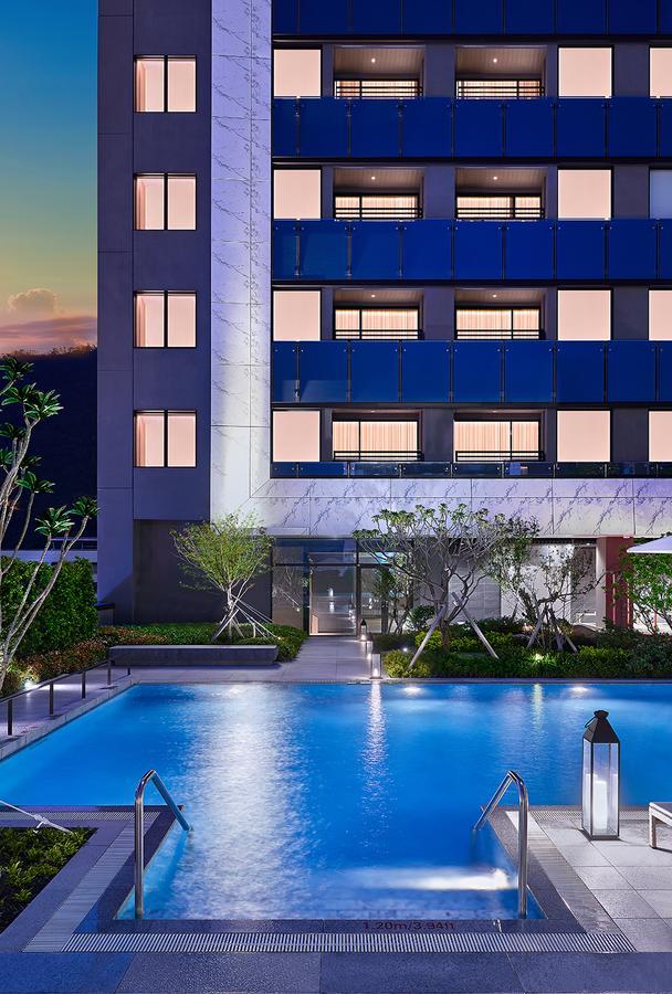 Mu Jiaoxi Hotel Kültér fotó The hotel's pool