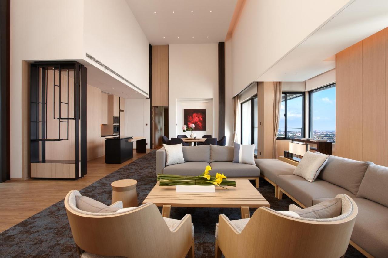Mu Jiaoxi Hotel Kültér fotó The living room of a suite at The Ritz-Carlton, Osaka