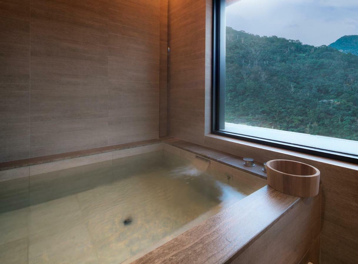 Mu Jiaoxi Hotel Kültér fotó A modern Japanese bathtub