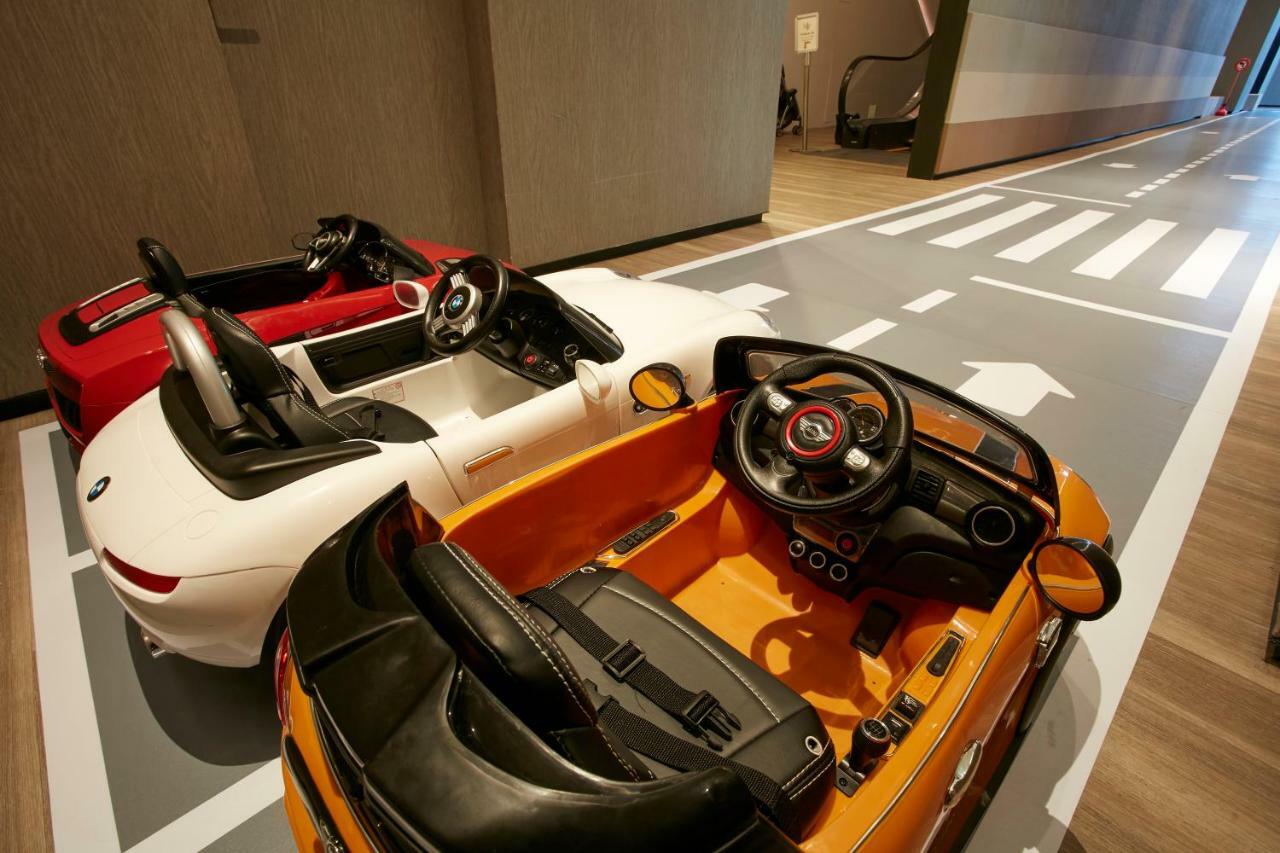 Mu Jiaoxi Hotel Kültér fotó The interior of a car