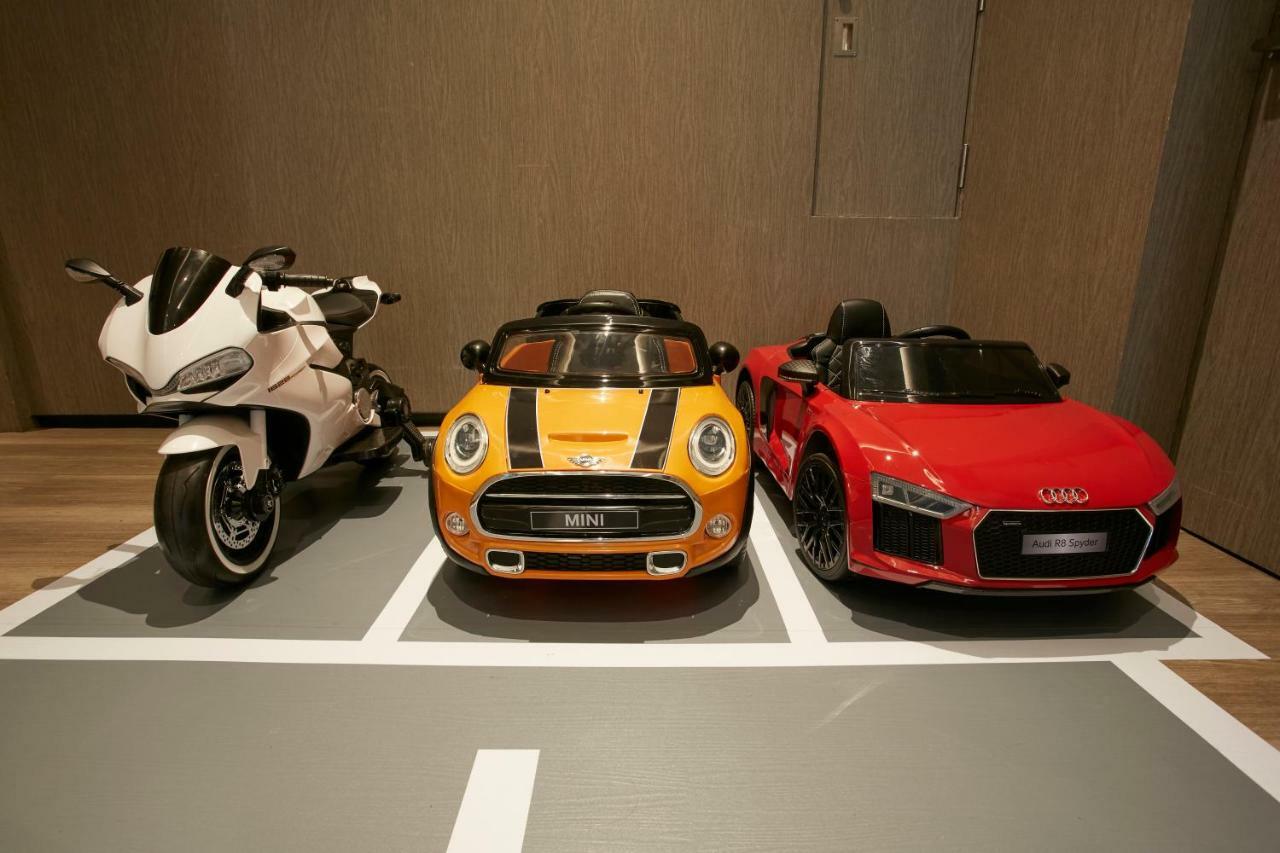 Mu Jiaoxi Hotel Kültér fotó Children's electric cars and motorcycle